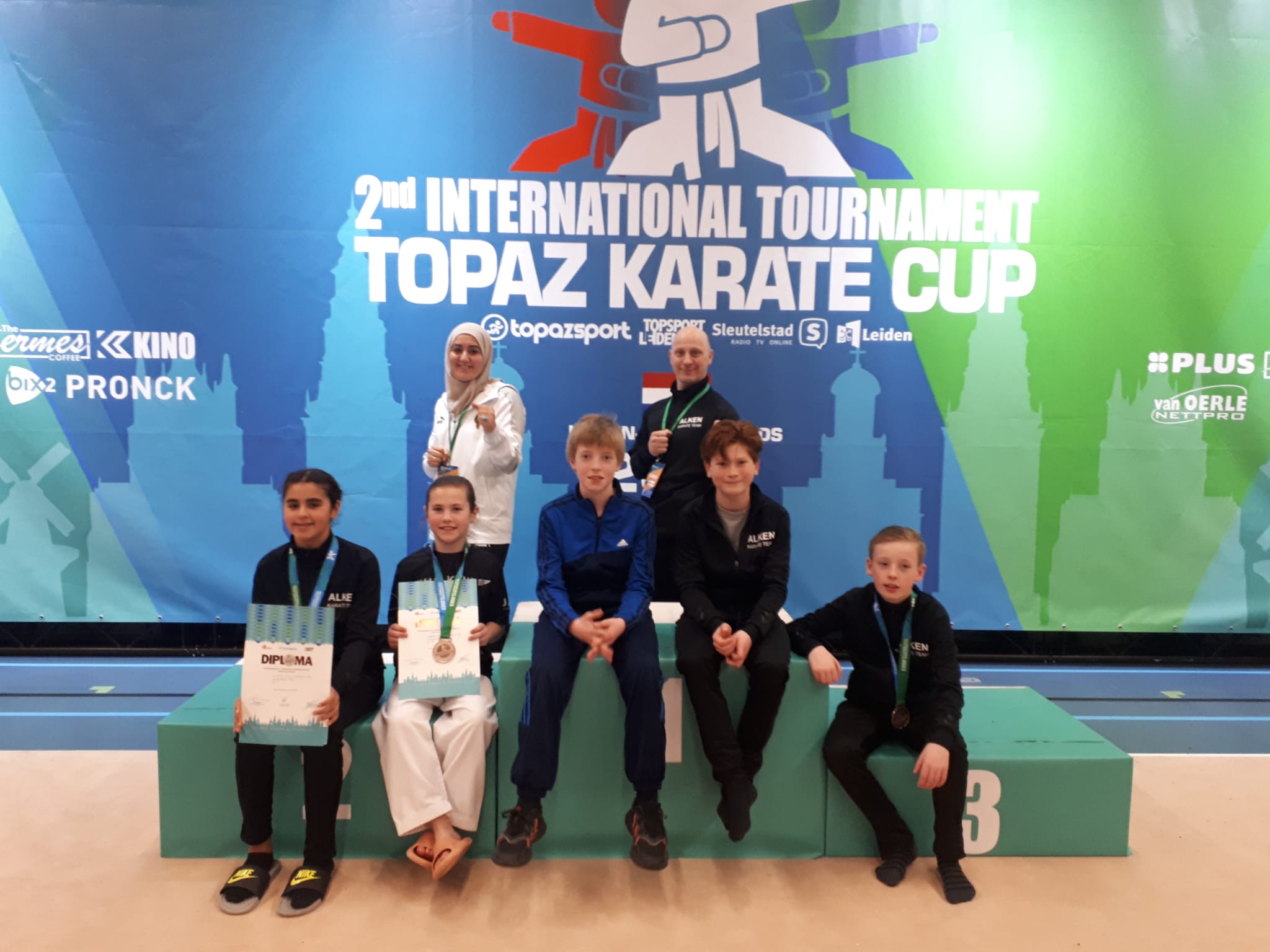3 x brons Topaz Cup voor Karateschool Alken