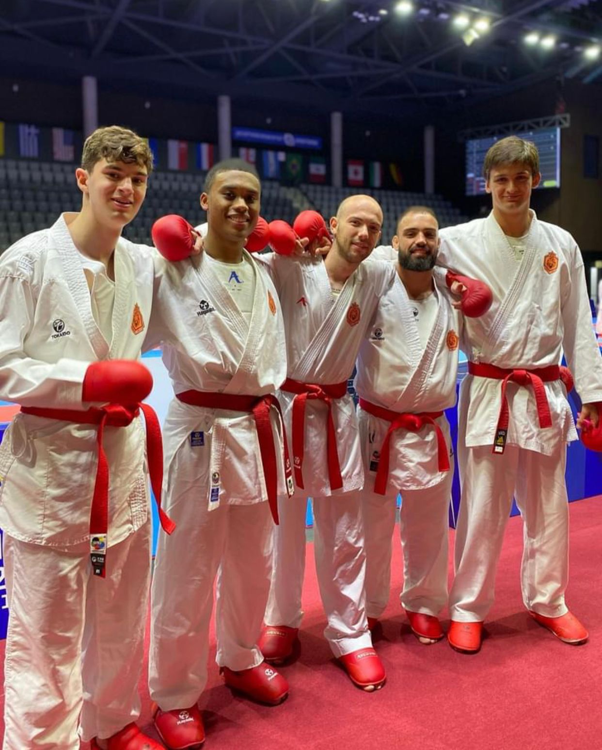 Nederlands Karateteam met Jehoshua Schippers tijdens de Macabiah Spelen in Israël